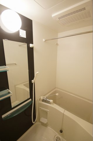 バス・シャワールーム　ゆったり過ごせるお風呂です