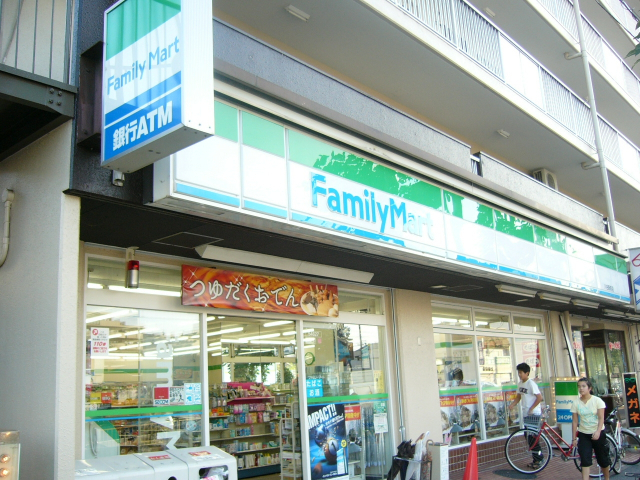 コンビニ　ファミリーマート川名駅前店（コンビニ）まで396m