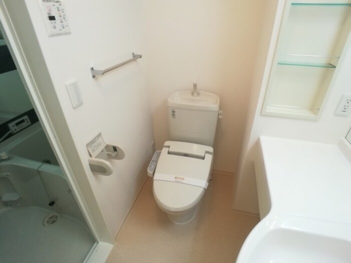 トイレ　温水洗浄暖房便座