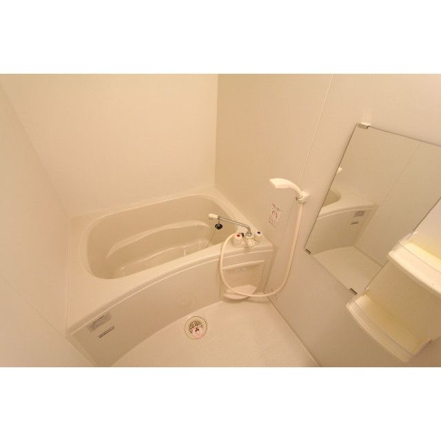 バス・シャワールーム　鏡付きのお風呂です★