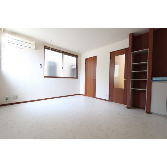 居室・リビング　正方形に近い使いやすくて広い居室♪