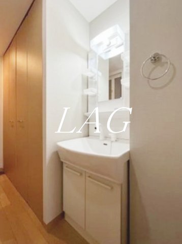 洗面設備　独立洗面台です。