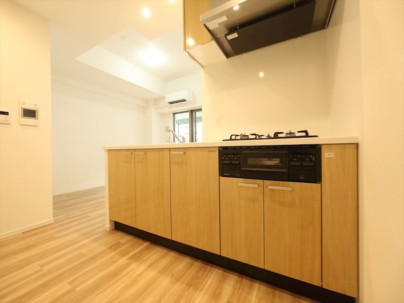 キッチン　システムキッチン（ガス3口コンロ・グリル付）