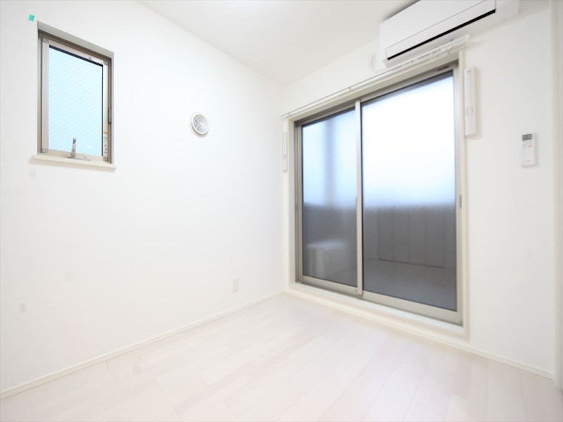 バルコニー　洋室3.7帖　エアコン完備　バルコニー　イメージ写真