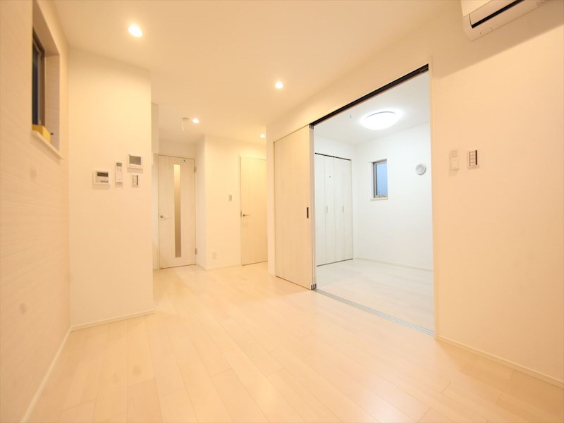 居室・リビング　ＬＤＫ8.7帖　洋室3.7帖　エアコン2基完備　イメージ写真