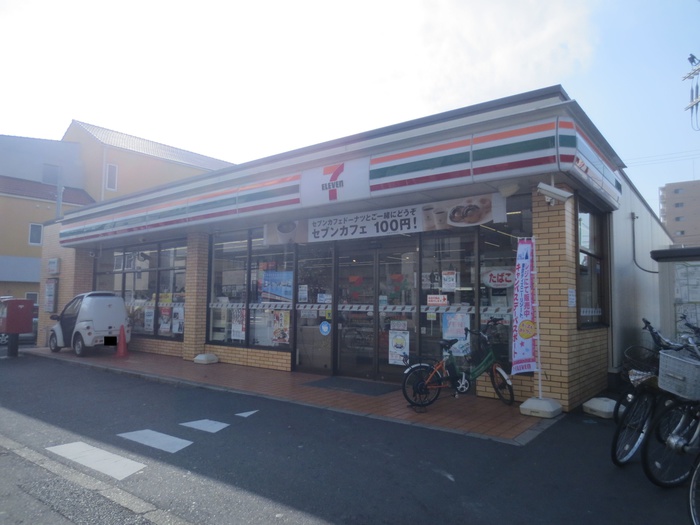 コンビニ　セブンイレブン（コンビニ）まで253m