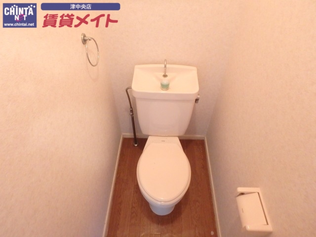 トイレ　同型参考写真