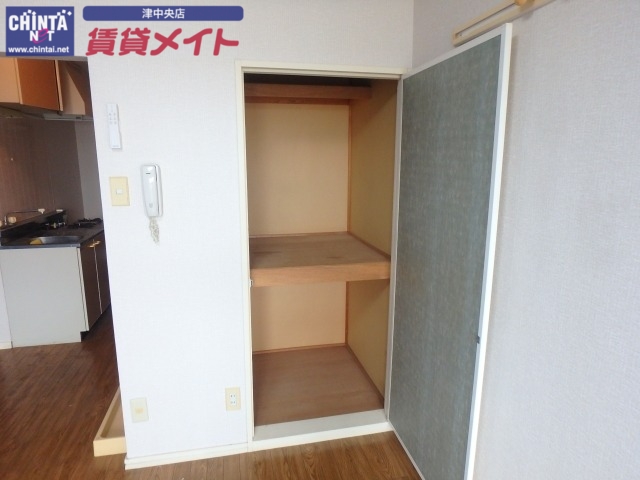 収納　同型参考写真