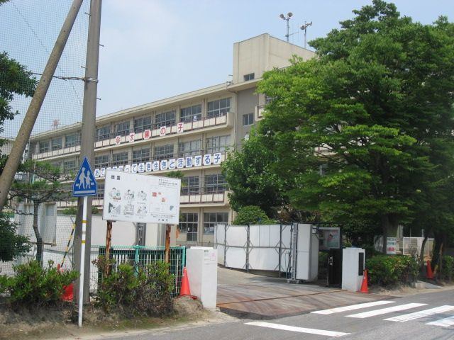 小学校　大垣市立静里小学校（小学校）まで1111m