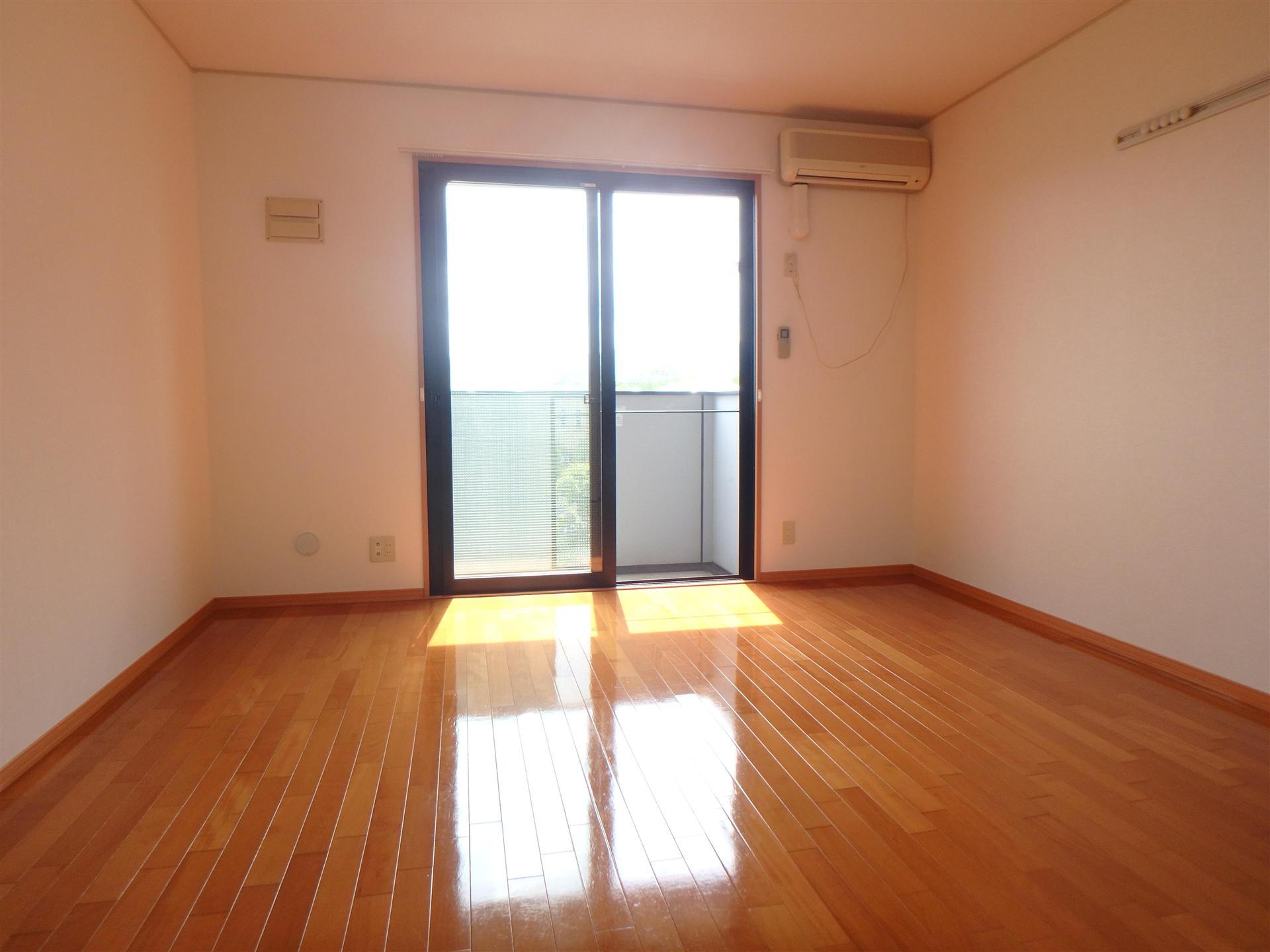 その他部屋・スペース　南東向き、物かけフックも活用ください