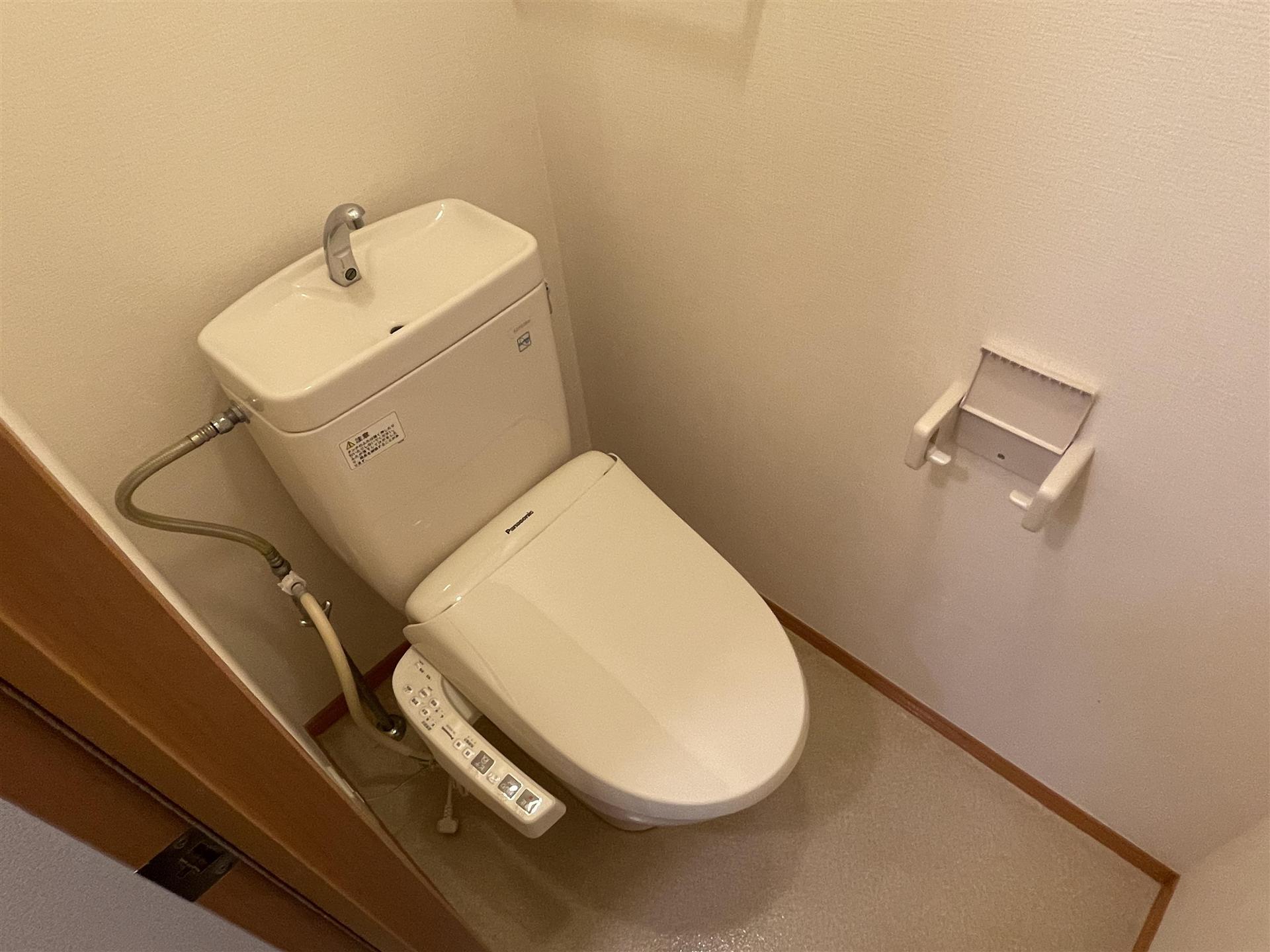 トイレ　温水洗浄便座で年中快適に過ごせます