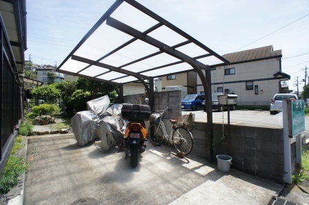 その他共有部分　雨の日でも安心して止められる屋根付の駐輪場です☆
