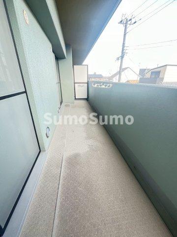 バルコニー　暖かな日差しのふりそそぐバルコニー