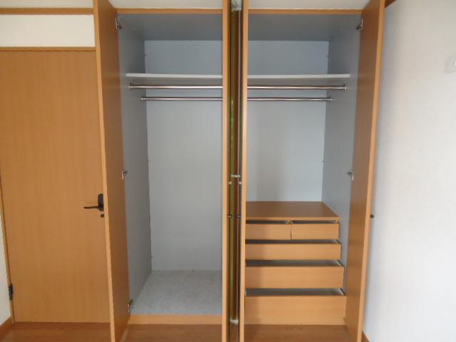 収納　南東洋室クローゼット