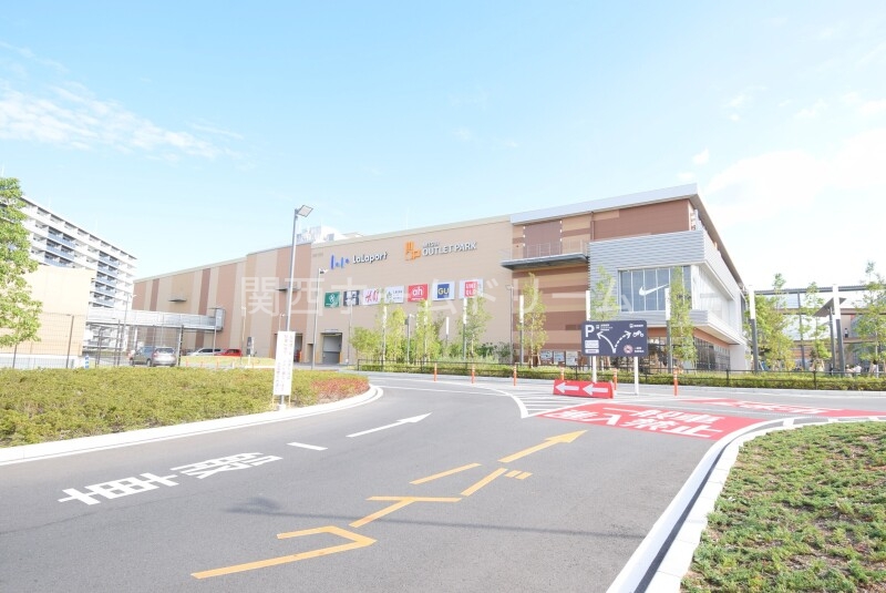 スーパー　ライフセントラルスクエアららぽーと門真店（スーパー）まで1058m