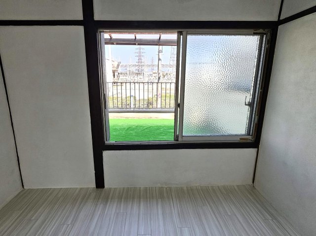 バルコニー　2階 6帖洋室からベランダに出れます