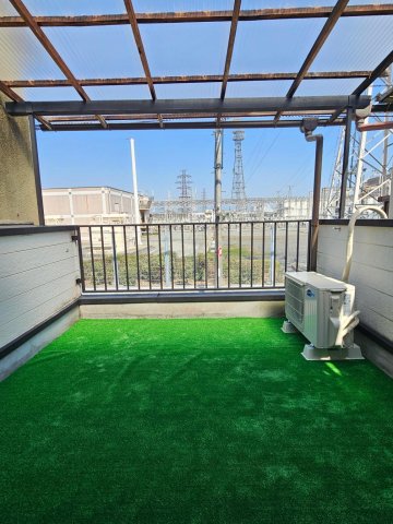 眺望　ベランダは人工芝が敷いてあります