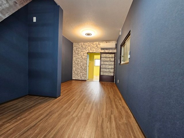 居室・リビング　スタイリッシュなカラーデザイン