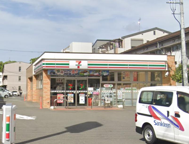 コンビニ　セブンイレブン 豊中豊南西店（コンビニ）まで317m