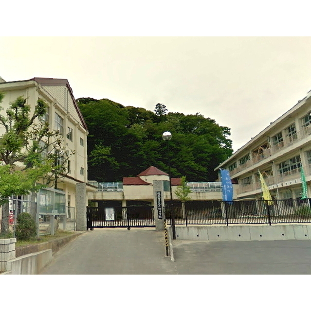 小学校　稲敷市立江戸崎小学校（小学校）まで700m