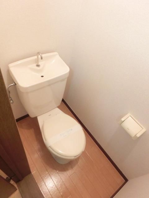 トイレ　清潔感のあるお手洗いです。