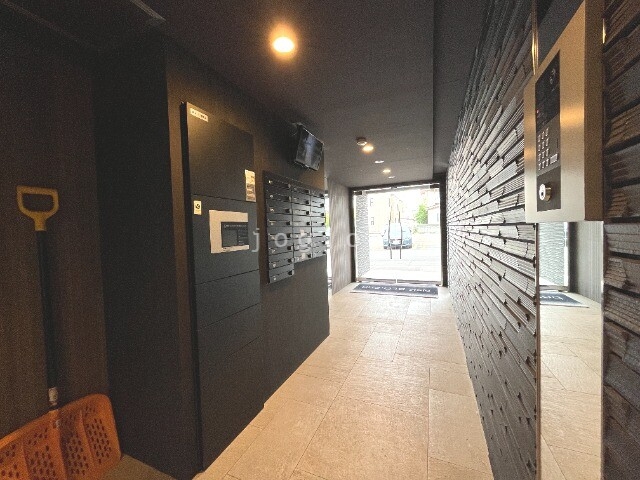 エントランス　オートロック、宅配ボックス有