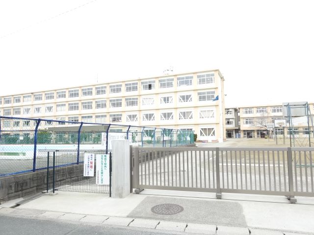 小学校　市立蒲小学校（小学校）まで670m