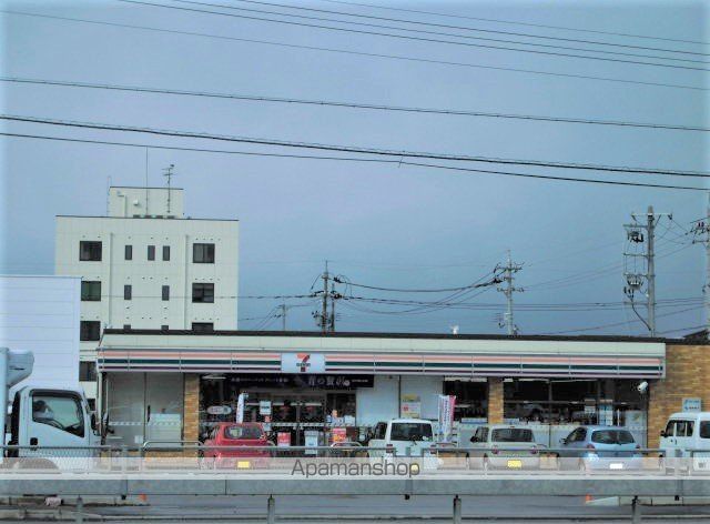 コンビニ　セブンイレブン板垣３丁目店（コンビニ）まで450m