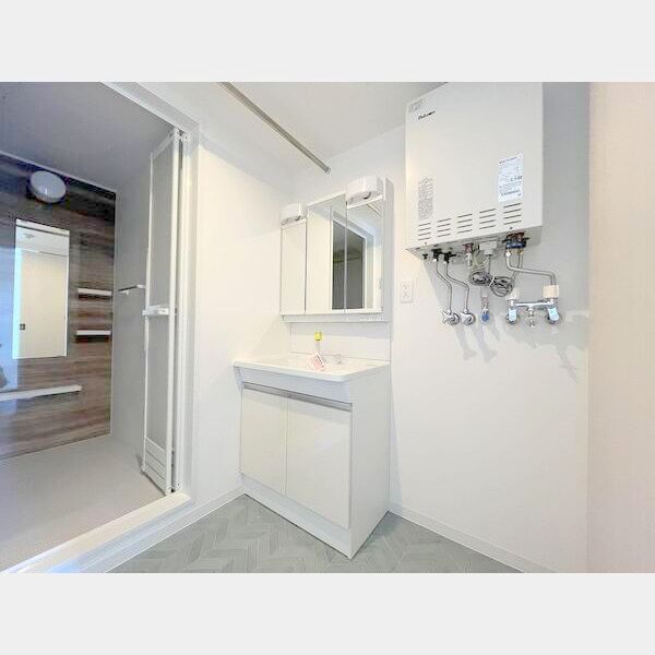 洗面設備　忙しい朝に嬉しいシャンプードレッサー完備♪