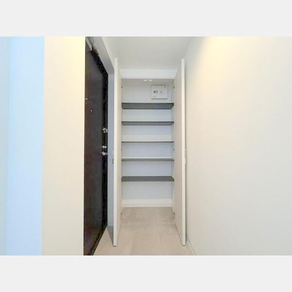 玄関　便利な靴箱付きで、玄関もすっきり♪