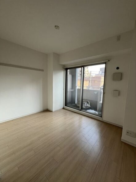 その他部屋・スペース　落ち着いた色調の寝室です