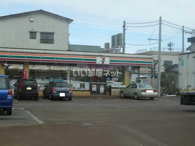 コンビニ　セブンレブン（コンビニ）まで775m