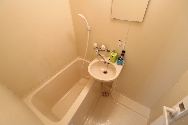 バス・シャワールーム　洗面付ユニットバスです。