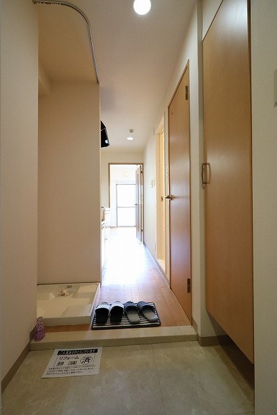 玄関　玄関横にはシューズボックスがついています。