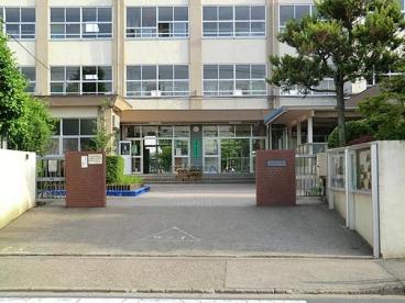 小学校　足立区立鹿浜第一小学校（小学校）まで457m
