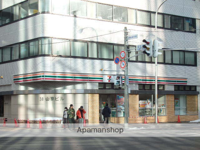 コンビニ　セブンイレブン（コンビニ）まで240m