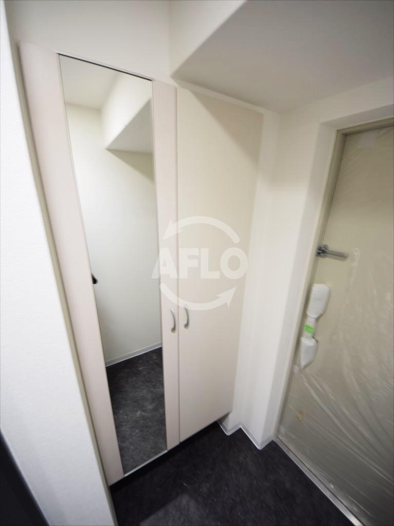 その他　ノーブルスクエア新町　シューズＢＯＸ（姿見付き）