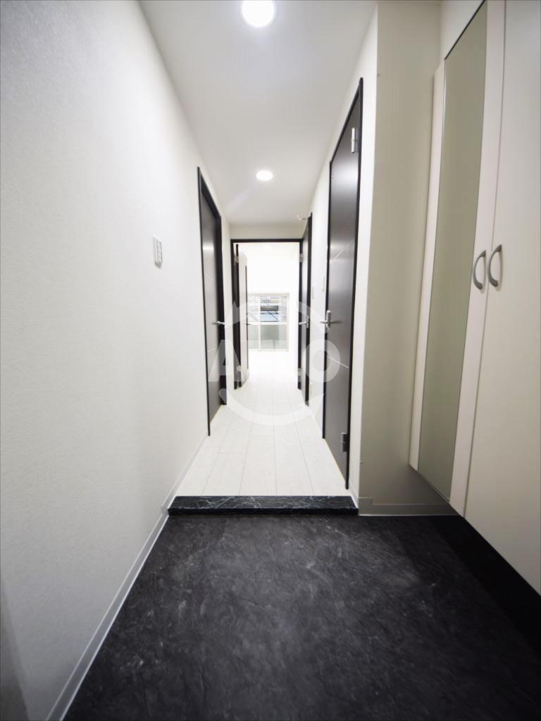 玄関　ノーブルスクエア新町　玄関