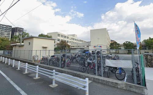 中学校　福岡市立三宅中学校（中学校）まで737m