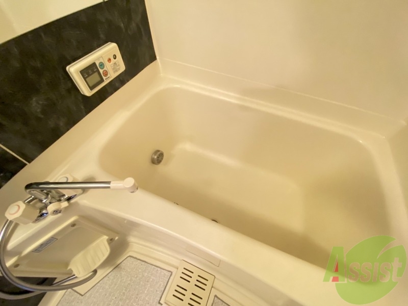 バス・シャワールーム　追い焚き機能が付いているのでいつでも温かいお風呂に入れますよ