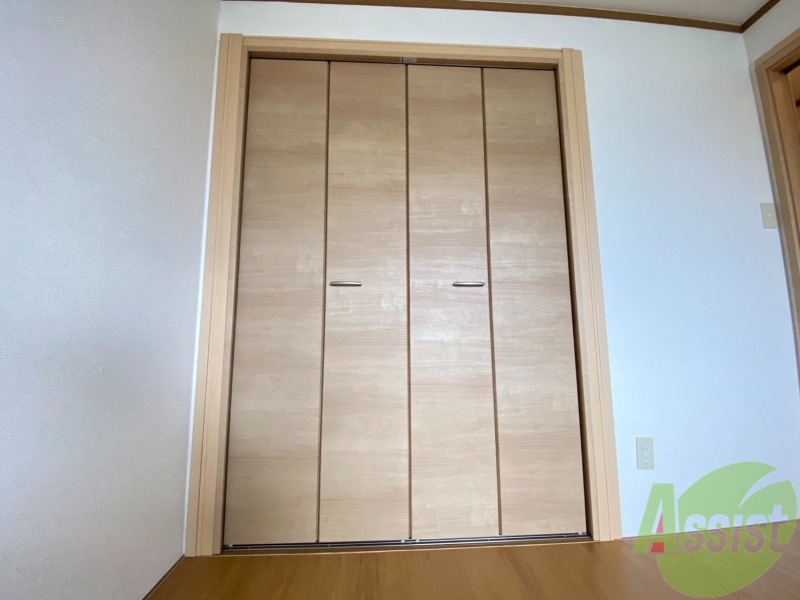 収納　収納はこちらのクローゼットをお使いください。