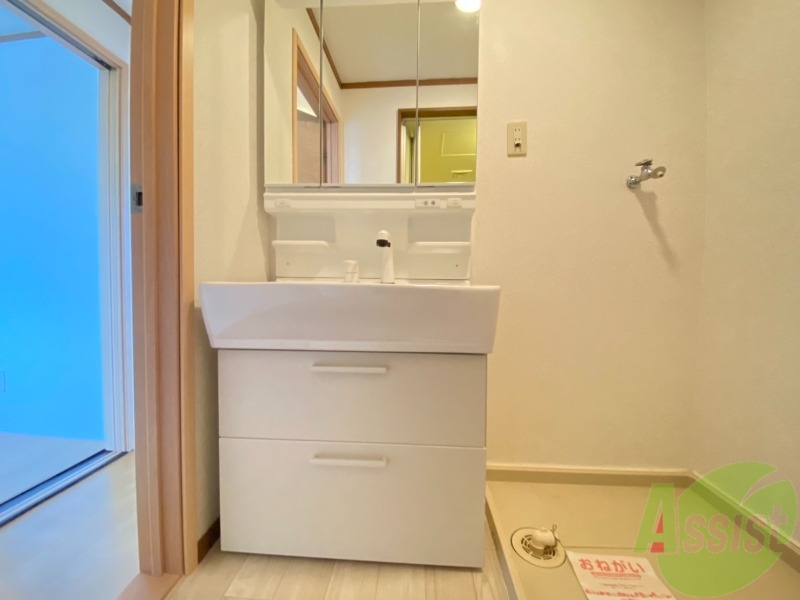 洗面設備　洗面台は独立しています。朝の身支度はこちらでどうぞ～