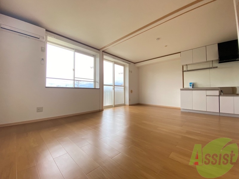 居室・リビング　１３．５帖のリビングです！広々としていていいですね！