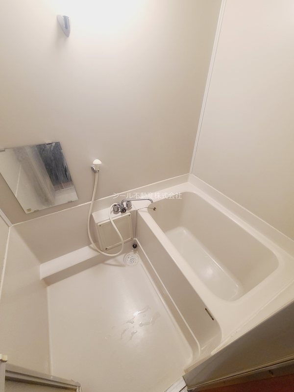 バス・シャワールーム　浴室。