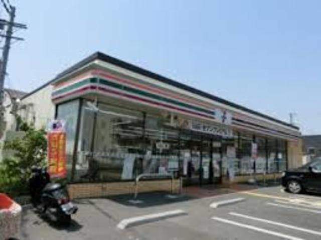 コンビニ　セブンイレブン近鉄高安駅西店（コンビニ）まで708m