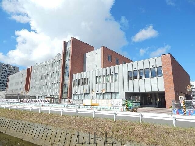 小学校　札幌市立東札幌小学校（小学校）まで585m