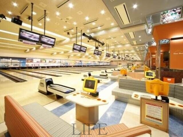 ショッピングセンター　スガイディノス札幌白石（ショッピングセンター）まで261m