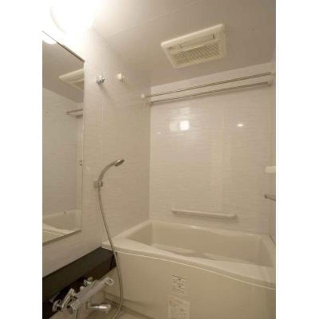 バス・シャワールーム　写真は同タイプ住戸です。