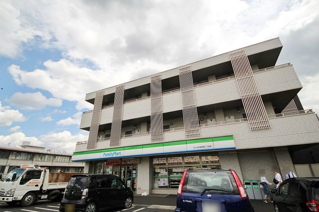 コンビニ　ファミリーマートさいたま本町東二丁目店（コンビニ）まで499m