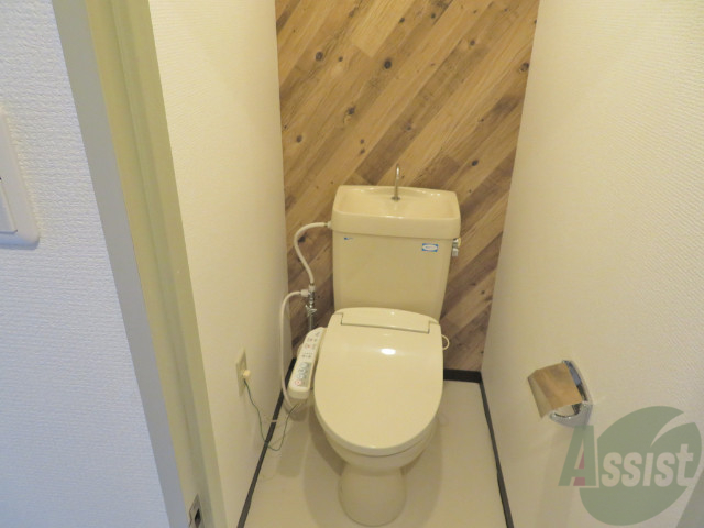 トイレ　トイレにはもちろんウォシュレットが備え付け